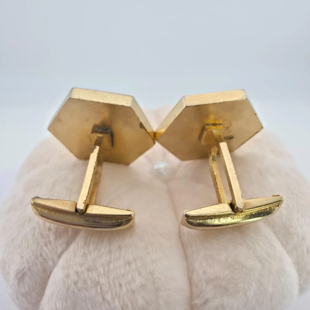 Vtg PAT. PEND. Cufflinks Hexagon Central Circle Bezel Texture Brushed Gold Tone